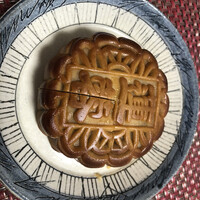 新橋亭 - 白餡と蓮の実の月餅
                    セールでお安く。