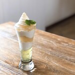 ナチュラルカフェ＋ショップ hanahaco  - 【季節限定】梨とレモングラスのジュレパフェ
