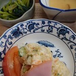マルミヤ食堂 - 右上小鉢には高野豆腐の炊いたものが入っていました