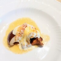 La Brianza - とろ〜りカチョカバロ原木しいたけジロール茸。熱々のカチョカバロ、リッチな味わい。香り旨み凝縮のきのこにコクが加わって美味しさ膨らんでる♡