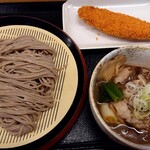 どんどん庵 - 黒豚ときのこのつけ麺(640円税込)、鮭フライ(160円税込)