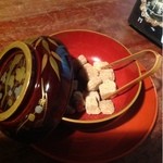 ぎゃらりぃかふぇ華野 - お砂糖が入ってました