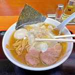 肉煮干中華そば 鈴木ラーメン店 - 絶妙な茹で加減で適度な歯応えのワンタン