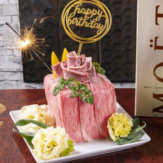 Great for surprises and anniversaries! Please contact us in advance for meat cakes.