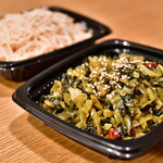 つくばね - [左奥]しらたき明太子@税込500円】│[右手前]たか菜ごま油いため@税込500円