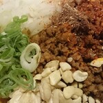 Menya Shiroboshi - 自家製ラー油の汁なし担々麺