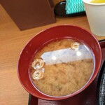 Karaage Senmonten Kara Suke - 味噌汁　ヌルくて甘め