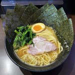 横浜らーめん 源泉 - ラーメン710円麺硬め。海苔増し120円。