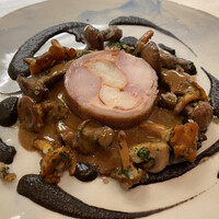 フランス料理 タンモア - ウサギとオマールのガランティーヌ、フランス産キノコとモリーユのソース