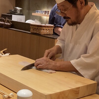 玄水 - 日本料理にも精通している大将の鱧の骨切り