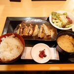 餃子ともつ鍋 雅屋 - 餃子定食（6個） 税込500円