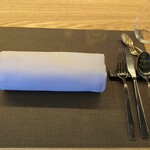 Jose Luis Karuizawa - テーブルセッティングはシンプル