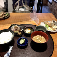 北新地 空海 - 空海ランチ 日替わり魚定食 戻りカツオとサバ ご飯大盛り