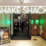 SHAKE SHACK - 大丸側のエントランス