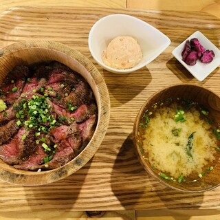 近隣の主婦の方やサラリーマンに大人気！ランチタイム