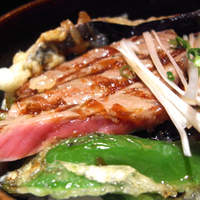 旬菜ステーキ処 らいむらいと - 特性ステーキ丼（大盛り）アップ