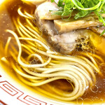 らぁ麺 大金星 - 綺麗に折り畳まれた美しい麺線。