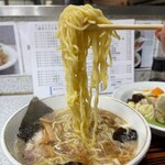 中華げんこつ - ラーメン+半中華丼　960円