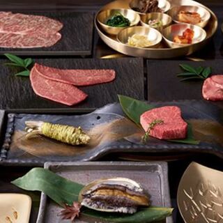 Each Yakiniku (Grilled meat) course is a luxurious Ginza moment where you can enjoy carefully selected Wagyu beef.