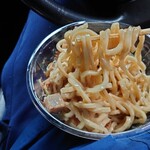 セブンイレブン - 料理写真:麺リフト
スープが絡まないと麺同士がくっついて塊で上がってくる