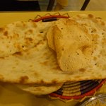 ナーン イン - ナンとパパド。金曜以外は涙型。