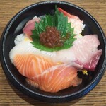 MEGA ドン・キホーテ - 海鮮丼(赤いか) (税抜)450円 ※開封後 (2021.09.08)