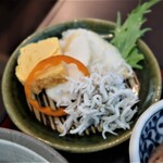 神港 - 女川の笹カマボコ、玉子焼き、ジャコ