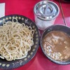 Kandamotoishi - つけ麺[大]850円(税込)あつもり
                大盛までお値段据え置きでついついポチッと。
                濃厚スープは甘味も感じられ意外にくどくなくスルっといけます。
                特徴的な卓上調味料、玉葱と魚粉との相性も良いですね♪