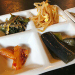 韓国家庭料理 青山 - ナムル4種