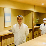 富小路 やま岸 - ◎山岸さんは、いつも満面の笑顔で出迎えてくれる。