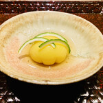 富小路 やま岸 - ☆玉蜀黍の月見豆腐　餡出汁かけ　柚子の皮　　　　　　　　　　　　　◎9月のお月見（十五夜）にちなんで出している。