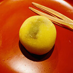 富小路 やま岸 - ◎饅頭の中にウサギがいる！