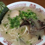 博多長浜らーめん もりや - 1口食べちゃったんで少し乱れた写真になりました(笑)