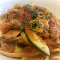 リストランテブレッツアディマーレ - リングイネ アサリとズッキーニのトマトソース