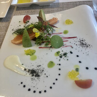 リストランテブレッツアディマーレ - 軽くマリネしたサーモンの炙り焼き　　　　　　　　　　ソースが何種類も