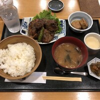 魚屋 小次朗 - 水曜日替わり　鮪ほほ肉ステーキ1050円
