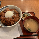 Yuno Hana - 焼鳥丼　910円