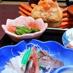 しらはま屋 - 左側