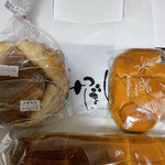 Mitsuboshi - ミニクロワッサン、クリームパン、ちぎりパン