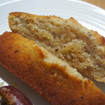 ラトリエ ドゥ ノノ - 焼き立てフィナンシェ断面