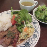 小さな街の食堂 cafe MISTY - ポークソテー ポルチーニクリームソース　890円