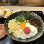 Honkakuha Hakata Udon Hasida Taikiti - 釜玉明太バターうどん¥760、かしわ天¥200