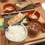 Nikujiru Gyouzano Dandadan - 餃子定食