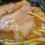 家系ラーメン たつ家 - 香ばしい風味と旨味が良く出ていて美味しいチャーシュー。