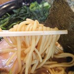 家系ラーメン たつ家 - 麺リフトアップ