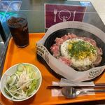 ペッパーランチ - 料理写真:お肉たっぷりペッパーライスのサラダセット1210円。