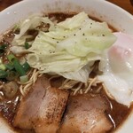 Ramen Yatai Hone No Zui - 炙りチャーシューと茹でキャベツがスープと合う