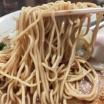 らー麺屋台 骨のzui - ぱつんと歯応えのある中細麺