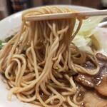 らー麺屋台 骨のzui - 麺はコシ、のど越し抜群でスープと絡む