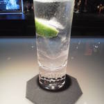 ルチアーノショー - １杯目、ジントニック。